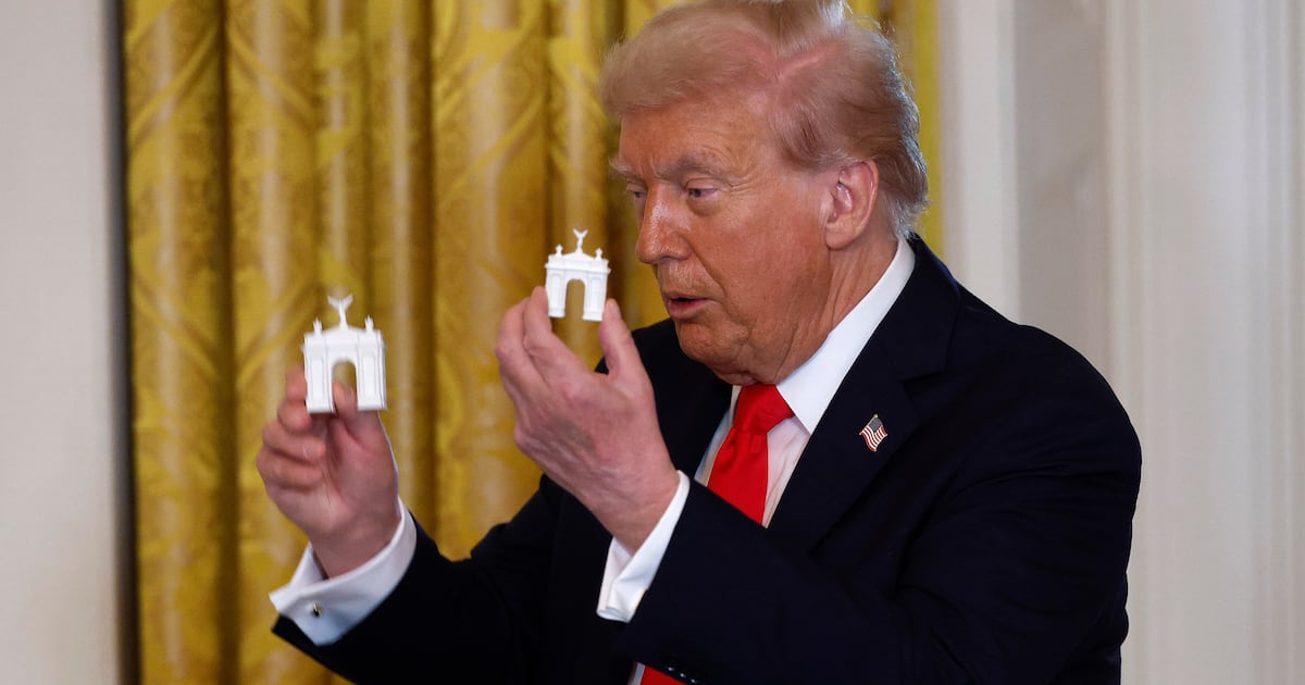 Trump Faces New Battle Over His Tacky Arch