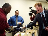 articles/2009/05/28/the-warrior-prince/prince-harry-visits-ny-7_kmibuc