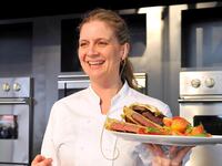articles/2017/04/20/celebrity-chef-amanda-freitag-s-rules-for-home-cooking/170419-rothbaum-Amanda-Freitag-tease_fqt421