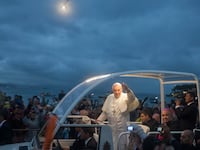 articles/2014/03/16/an-openly-gay-episcopal-bishop-prays-for-pope-francis/140314-robinson-pope-tease_cr8cul