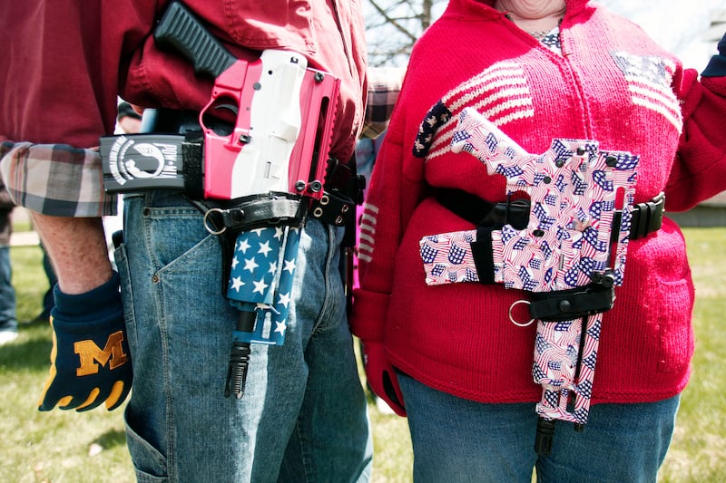 articles/2014/05/20/the-chipotle-anti-gun-scandal-has-the-right-up-in-arms/140520-kohn-open-carry-tease_kroari