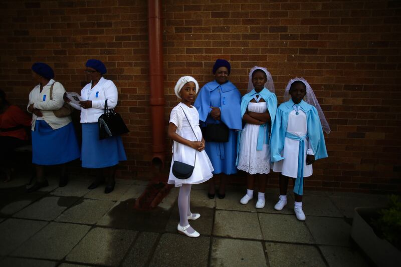 galleries/2013/12/10/mourning-nelson-mandela-photos/131209-mandela-mourning4_ku9bcm