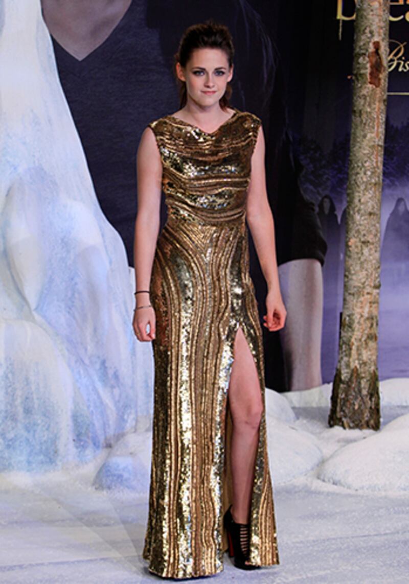 galleries/2012/11/13/kristen-stewart-style-evolution-through-the-years-until-twilight-breaking-dawn-part-2-photos/stewart_gold_z6ki3n