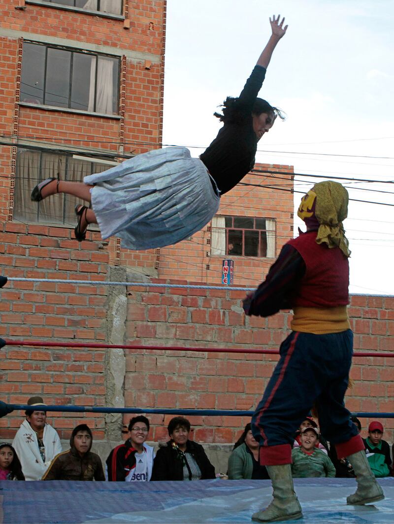 articles/2015/11/27/meet-bolivia-s-fighting-cholitas/151125-spangler-fight3-embed_gupmyb