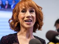 2017-06-02T171145Z_1916508902_RC173F6A9FC0_RTRMADP_3_USA-TRUMP-KATHYGRIFFIN_q5xwej