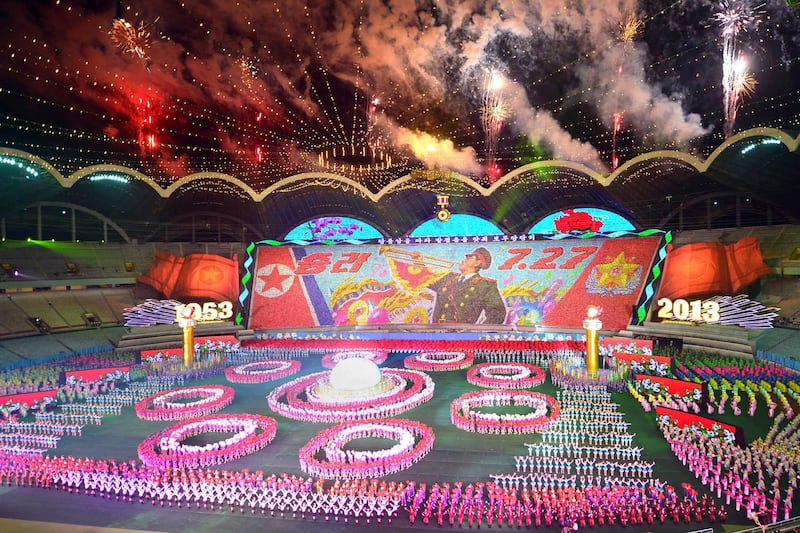 articles/2013/12/24/it-s-a-big-big-world-sights-that-make-you-feel-small/131223-big-world-nkorea_uqludl