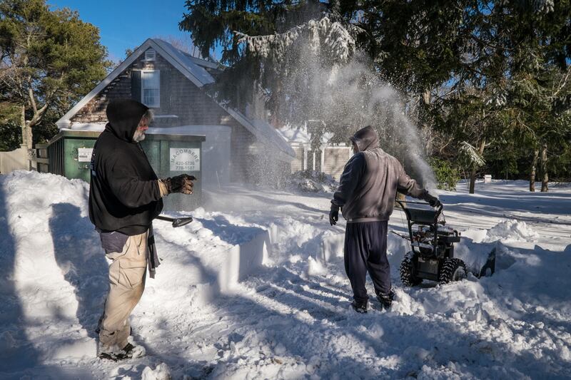 galleries/2015/01/29/winter-storm-batters-cape-cod-photos/150129-joiner-snow6_ocnpb2