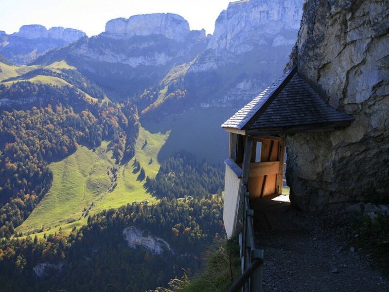 galleries/2014/04/23/restaurants-in-cool-unexpected-places-photos/4-unexpected-restaurants-switzerland-_zx2ztf