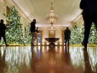 201130-alaina-christmas-decorations-tease_ulywhc