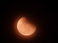 articles/2014/10/08/best-of-the-blood-moon/141008-viralvid-bloodmoon-tease_kamgpa