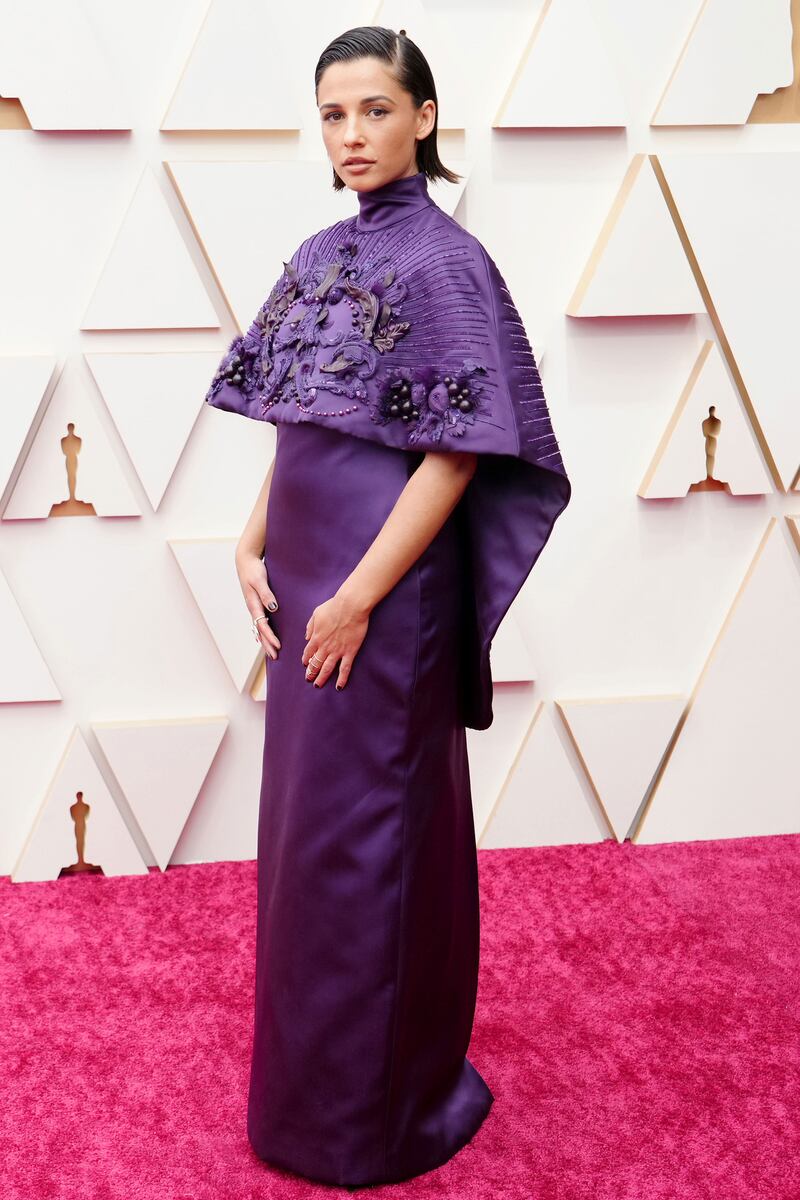 220327-oscars-red-carpet-naomi-scott_sjmjhf