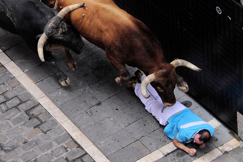 galleries/2016/07/14/running-of-the-bulls-photos/160714-running-bull4_l4uvp2