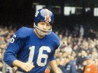 articles/2015/08/15/how-frank-gifford-inspired-frederick-exley-to-write-the-classic-a-fan-s-notes/150815-barra-gifford-tease_wrpee3