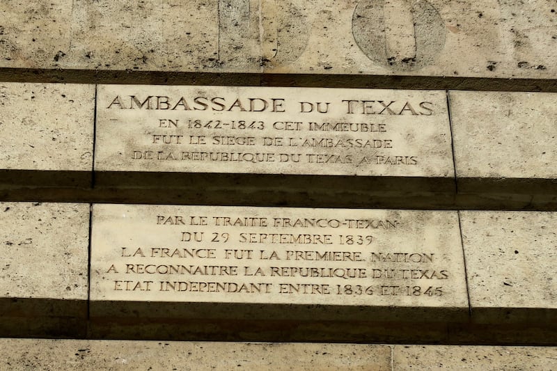 articles/2016/04/24/texas-secessionists-already-have-an-embassy-in-paris/160423-dickey-texas-embassy-embed_ytoimy