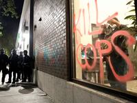 2020-05-30T064635Z_2011643076_RC2UYG98MV4J_RTRMADP_3_MINNEAPOLIS-POLICE-PROTESTS-OAKLAND_nzjqc1