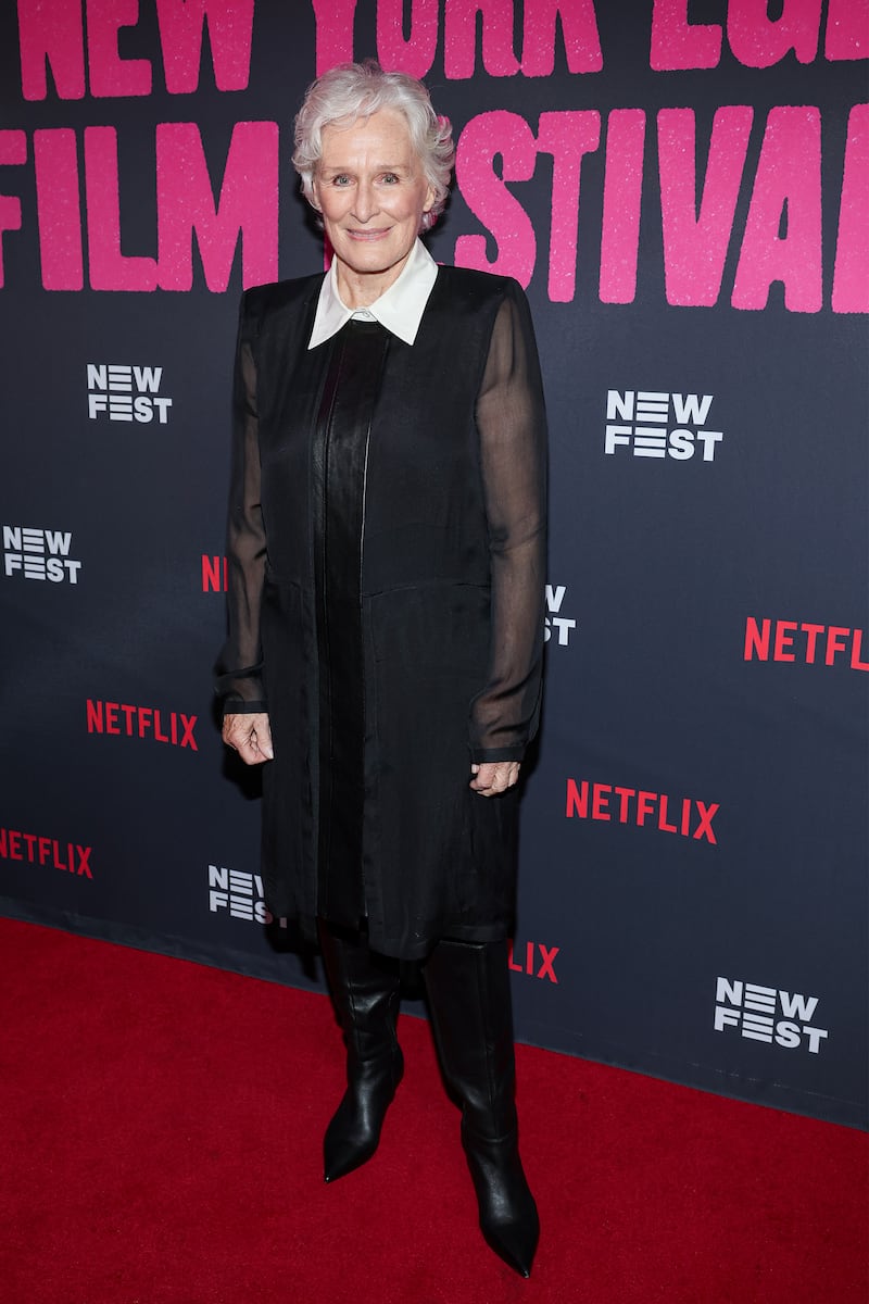 Close briefly ditched the cane for some solo shots on the red carpet.