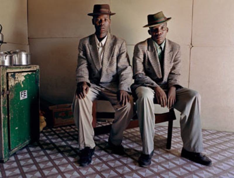 articles/2010/08/04/zwelethu-mthethwas-photographs-of-black-africa/gefter-zwelethu_117925_zg407q