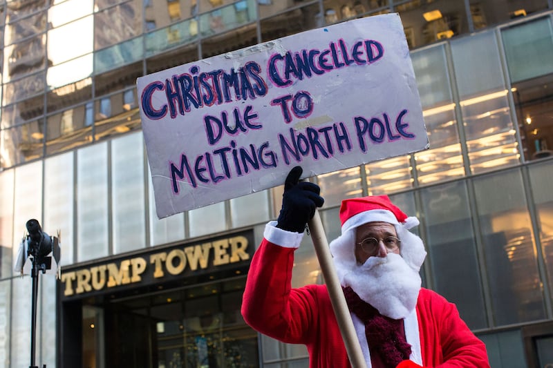 galleries/2016/12/25/santa-clauses-around-the-world/161221-santas-around-world-08_kkijya