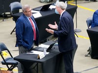 2020-05-20T234318Z_256903175_MT1USATODAY14323826_RTRMADP_3_ILLINOIS-STATE-REP-DARREN-BAILEY-R-LOUISVILLE-LEFT_hg6yoa
