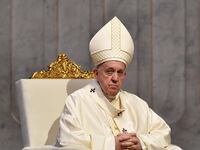 2020-06-14T080823Z_1206002230_RC2W8H9K4BE1_RTRMADP_3_POPE-VATICAN_aglu9z