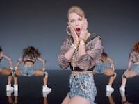 articles/2014/08/19/can-t-shake-off-taylor-swift-s-cultural-appropriation-haters-gonna-hate/140819-zimmerman-tswift-tease_xjpmwt