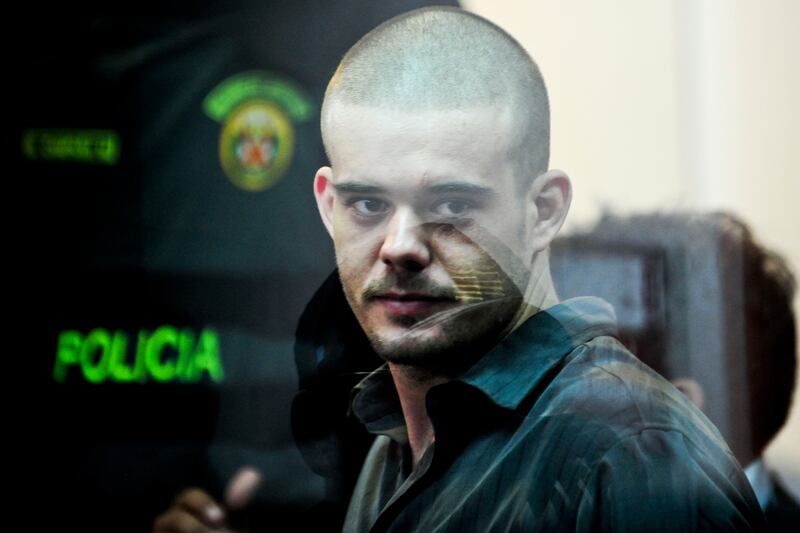 articles/2012/06/07/van-der-sloot-extradition-to-u-s-postponed-by-peru-judges/zarate-van-der-sloot_elx1bc