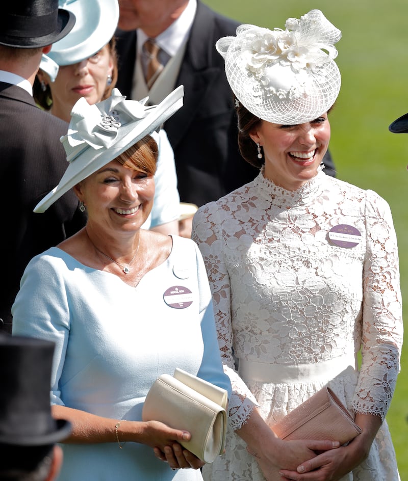 ASCOT, UNITED KINGDOM - JUNE 20: (EMBARGOED FOR PUBLICATION IN UK NEWSPAPERS UNTIL 48 HOURS AFTER CREATE DATE AND TIME) Catherine, Duchess of Cambridge (R) and her mother Carole Middleton attend day 1 of Royal Ascot at Ascot Racecourse on June 20, 2017 in Ascot, England. (Photo by Max Mumby/Indigo/Getty Images)