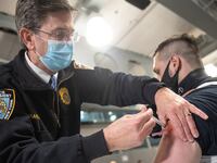 2021-01-11T224405Z_1571058658_RC2Y5L9KZIIU_RTRMADP_3_HEALTH-CORONAVIRUS-USA_nm6yim