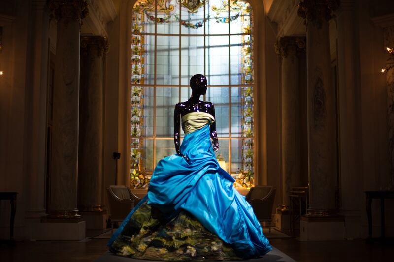 articles/2014/03/17/valentin-yudashkin-russia-s-couture-king/140314-cunningham-yudashkin-tease_kvwz3a