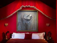 articles/2017/04/23/inside-banksy-s-west-bank-hotel/170306-banksy-walled-off-05_tlveg9