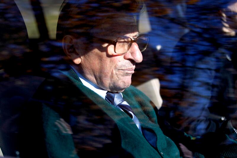 articles/2011/11/10/why-penn-state-fans-love-fired-coach-joe-paterno-despite-sex-scandal/paterno-scandel-option2_wlnzee