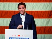 2023-03-14T194433Z_1546063942_RC23RZ9S4IAR_RTRMADP_3_USA-ELECTION-TRUMP-DESANTIS_saum5l