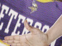articles/2014/09/17/why-adrian-peterson-changed-my-mind-on-spanking/140916-zadrozny-spanking-tease_ixm0js