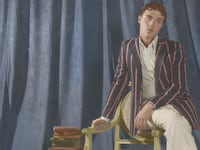 articles/2015/06/26/an-american-horror-success-story-finn-wittrock-s-emmy-worthy-freak-show/150625-fallon-wittrock-tease_nfvswe