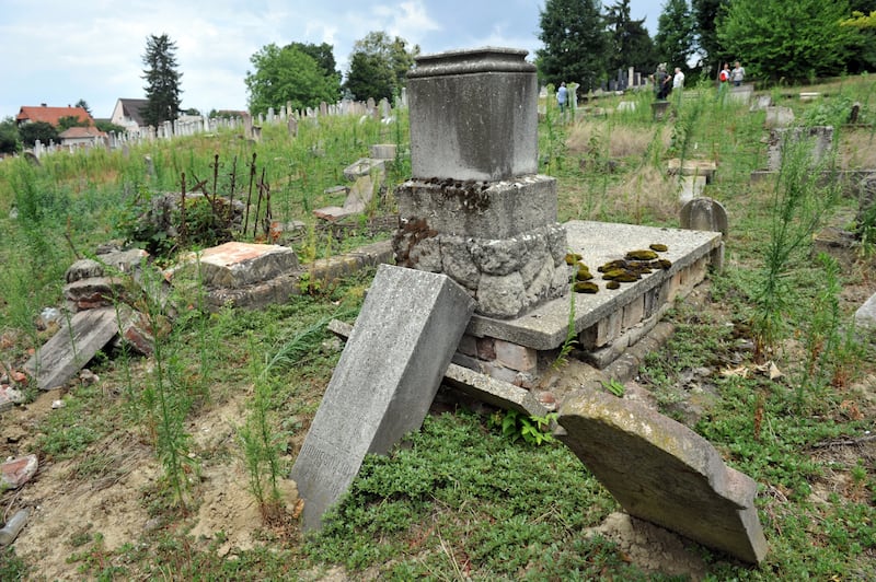articles/2012/12/14/adl-list-features-jews-as-passive-objects/jewishcemetary_iwdylz