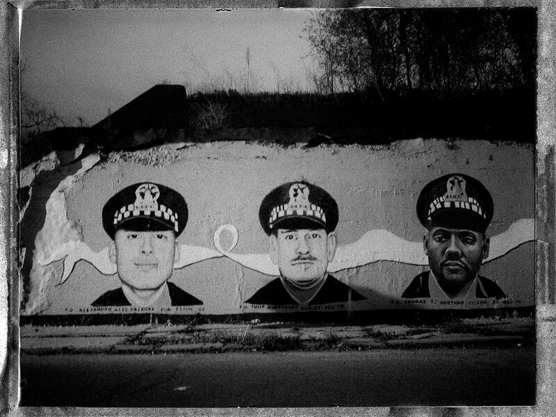 galleries/2012/04/18/gang-violence-and-crime-in-chicago-photographs-by-jon-lowenstein/chicago-south-side-jon-lowenstein-04_dirvtz