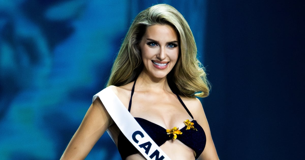 Miss-Universe-Kandidatin enthüllt, dass sie während des Wettbewerbs in der ...