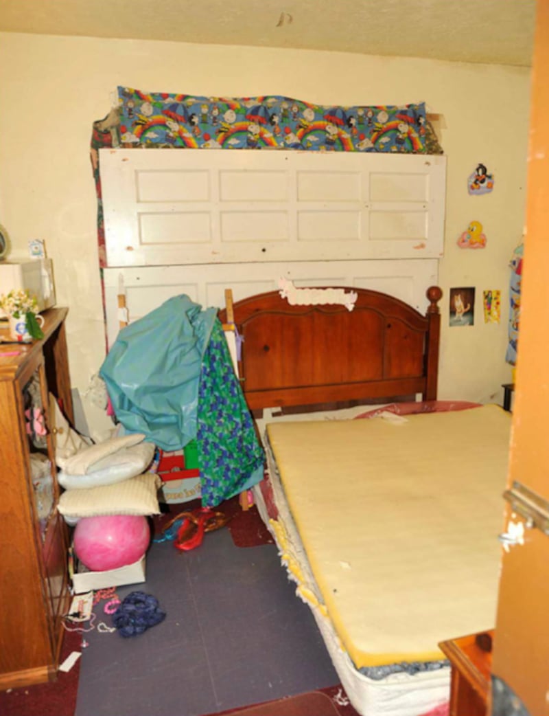 galleries/2013/08/01/ariel-castro-house-photos/castro-home1_befhgv
