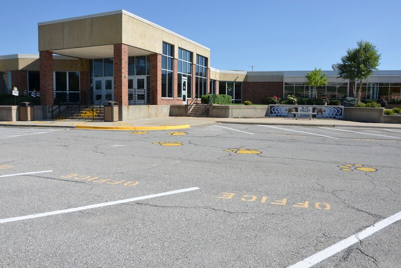galleries/2014/08/27/25-best-high-schools-in-the-midwest/16_BlueValleyHighSchool_vbqbxb