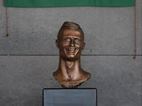 articles/2017/03/29/cristiano-ronaldo-s-statue-will-give-you-nightmares/170329-christiano-ronaldo-bust-tease_rioxzy