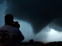 2012-04-15T120000Z_1257565365_GM1E84F1ANI01_RTRMADP_3_USA-WEATHER-TORNADO_tukr4m