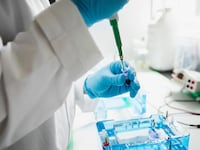 articles/2015/10/07/dna-at-the-fringes-twins-chimerism-and-synthetic-dna/151007-Murphy-dna-testing-tease_ucfjcs