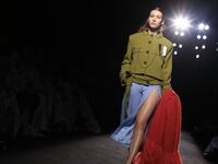 articles/2016/02/10/has-the-fashion-week-runway-had-its-day/160209-mcnearney-fashion-exodus-tease_akqxiw