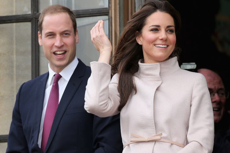articles/2012/11/30/tick-tock-11-signs-kate-middleton-is-pregnant/kate-cambridge3_tbf0fq