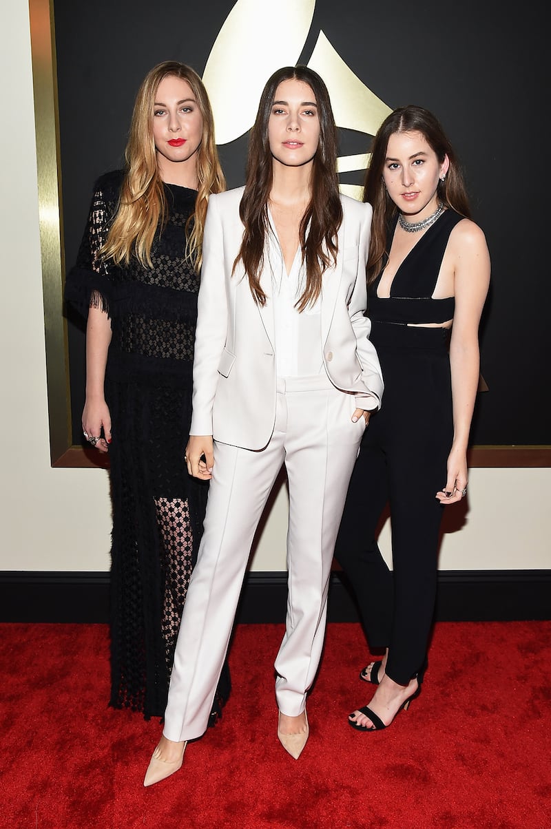 galleries/2015/02/08/and-madonna-came-as-a-bondage-french-maid-grammys-red-carpet-winners-and-losers/150208-grammy-red-carpet-haim_uuuhzr