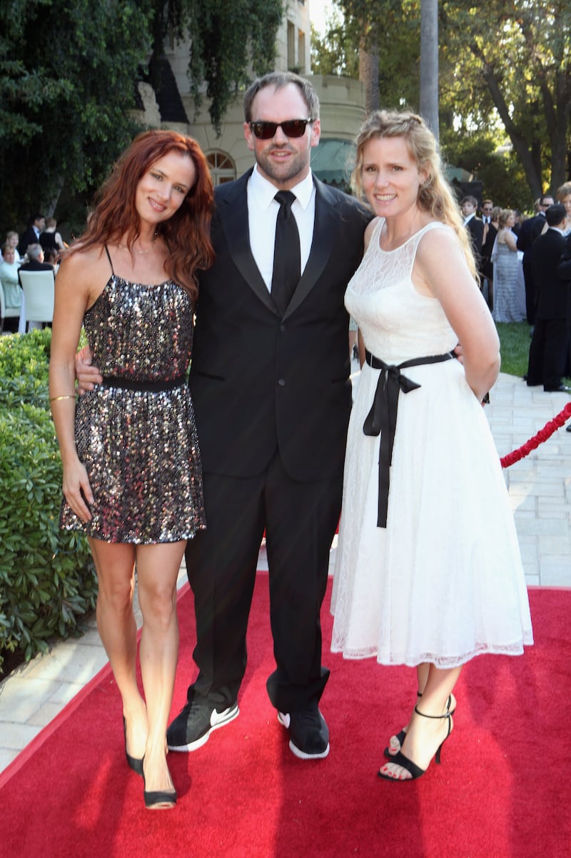 Ethan Suplee with his sister-in-law, actress and musician Juliette Lewis (left), and wife Brandy Lewis (right) in Hollywood, California, in 2011.