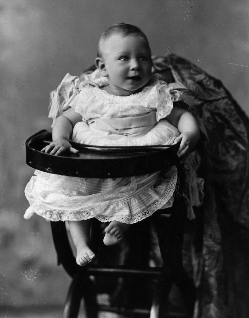 galleries/2012/12/05/britain-s-royal-family-baby-album-from-william-and-charles-to-victoria-photos/king-george-vi-royal-baby-photos_vtxdw5