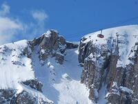 galleries/2010/12/21/the-world-s-13-most-dangerous-ski-runs/extreme-ski-slopes---corbets-couloir_v4v1mq