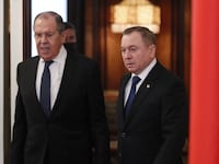 Russian Foreign Minister Sergei Lavrov (L) and his Belarus' counterpart Vladimir Makei.