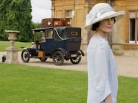 articles/2014/11/13/the-countess-of-grantham-on-kissing-clooney/141112-stern-downton-tease_kju7cv
